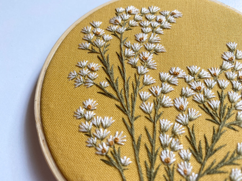 summer daisies embroidery hoop